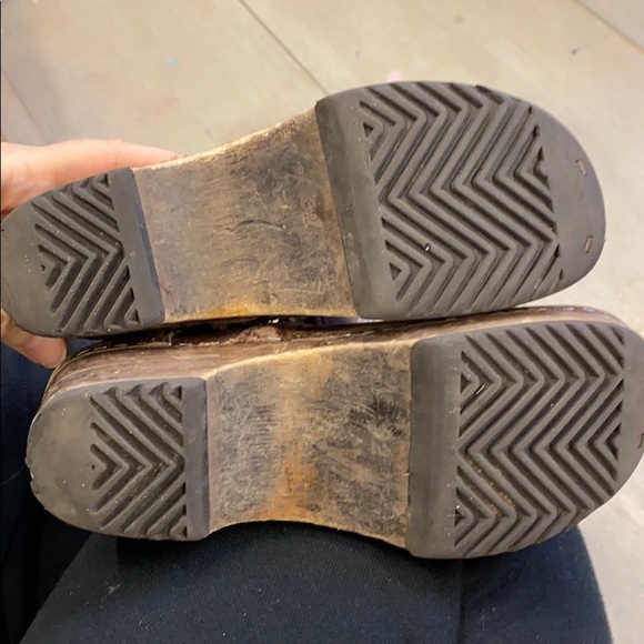 Hanna Andersson wooden clog boots with embroidery - Picture 3 of 10